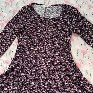 Super cute print on this three quarter sleeve dress!